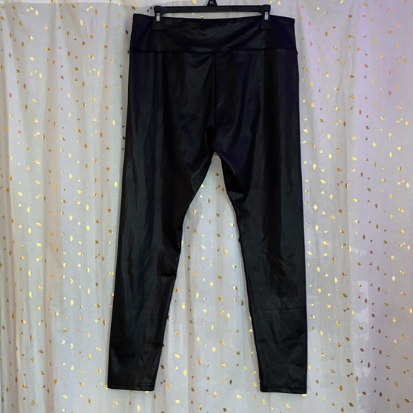 Shiny Faux Leather Leggings🖤 - Picture 2 of 5